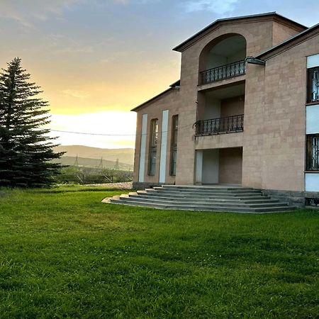 Luse Guest House Иджеван Екстериор снимка