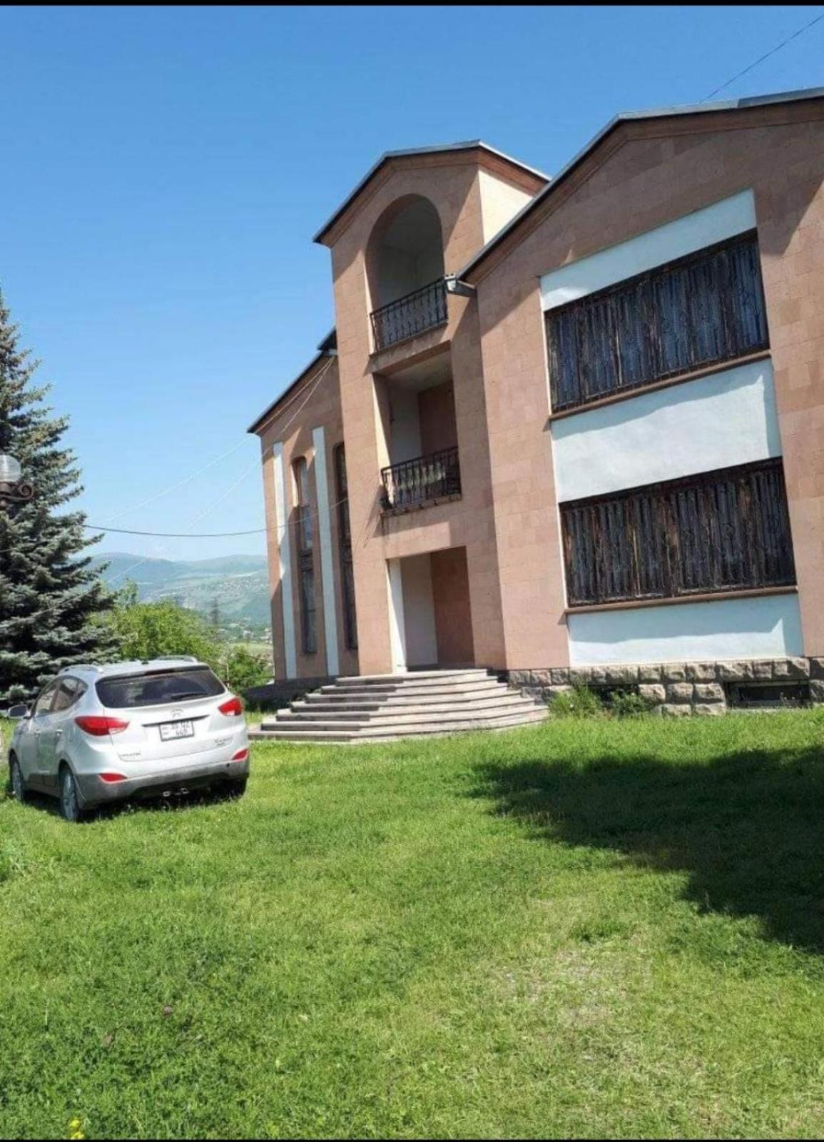 Luse Guest House Иджеван Екстериор снимка