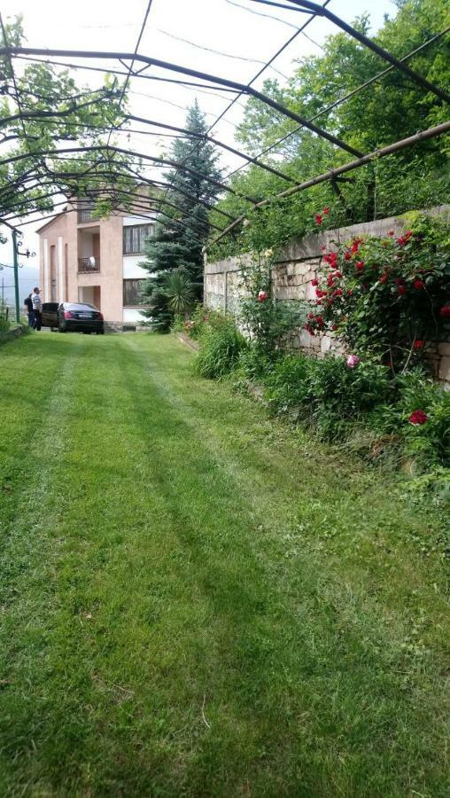 Luse Guest House Иджеван Екстериор снимка